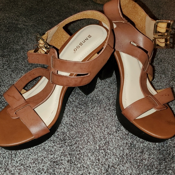 Shoes - Picture 4 of 7